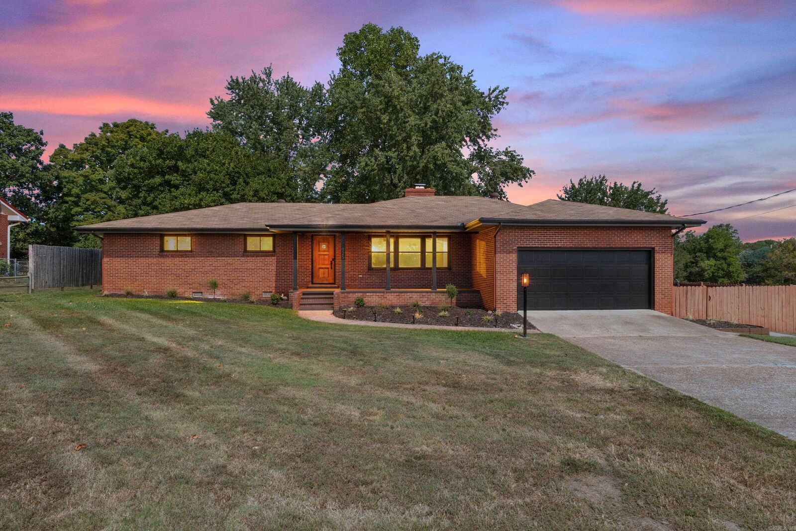Property Photo:  925 E 6th Street  AR 72653 