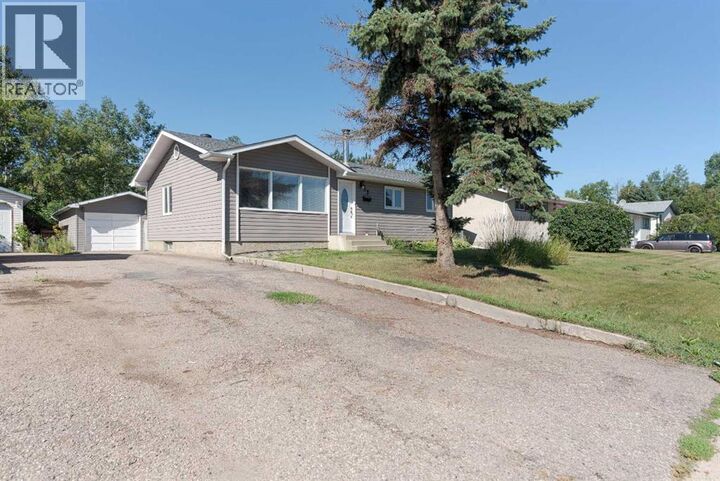 Property Photo: 32 Moberly Crescent AB T9H 1G9