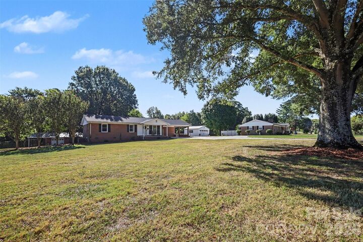 Property Photo:  1555 Hess Road  NC 28025 