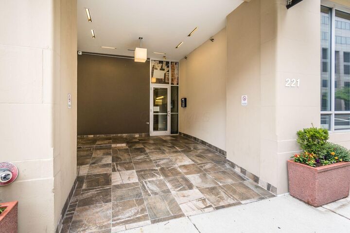 Property Photo:  221 N Front Street  OH 43215 