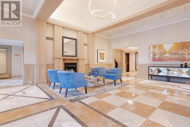 Property Photo:  28 William Carson Crescent 815  ON M2P 2H1 