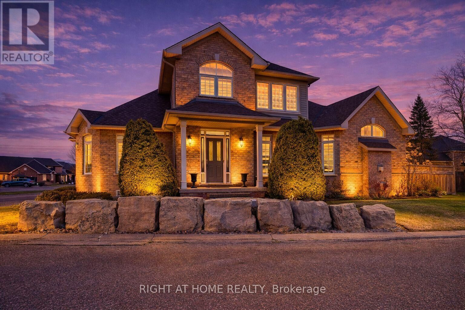 Property Photo: 4280 Taywood Drive 15 ON L7M 4X8
