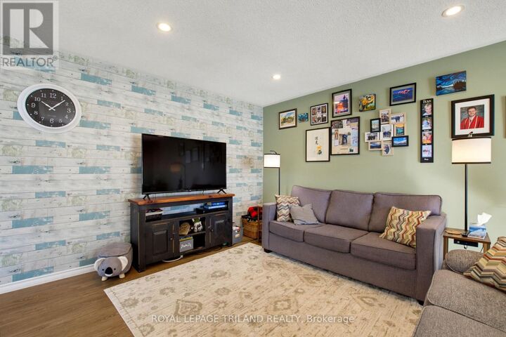 Property Photo:  128 Highview Drive  ON N5R 5R4 