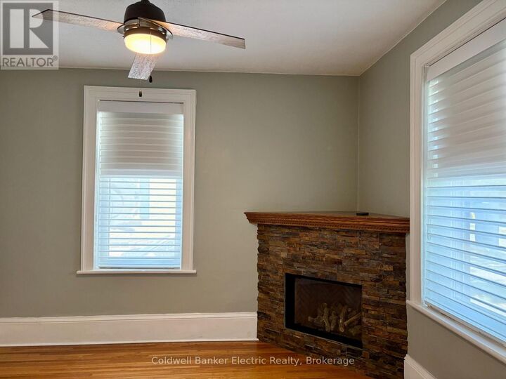 Property Photo: 21 Sussex Street North ON K9V 4H3