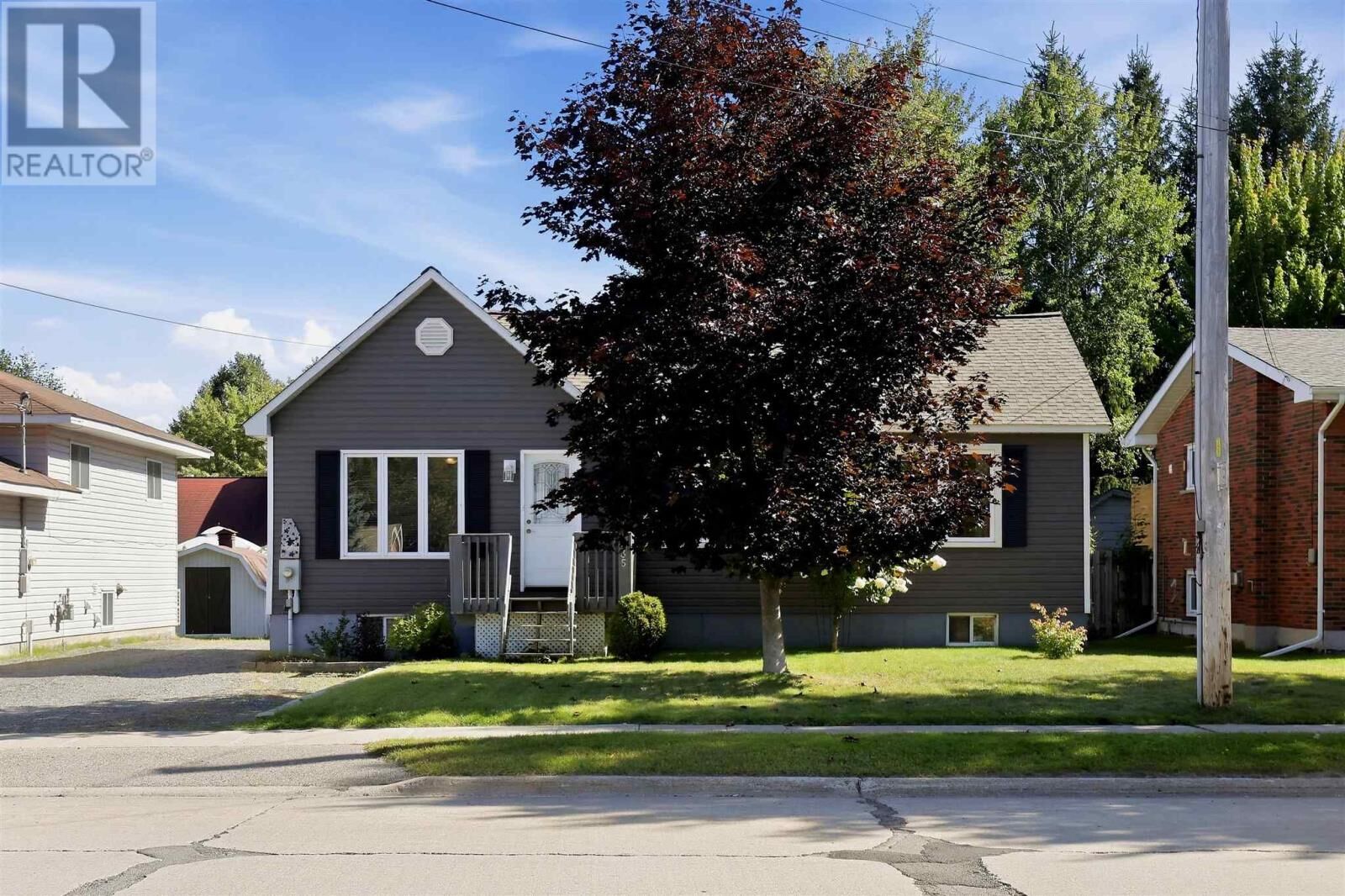 Property Photo:  435 Chambers Ave  ON P6A 4W4 