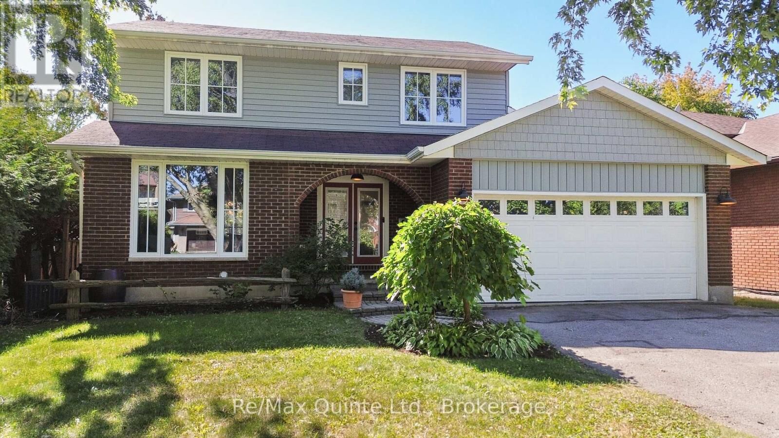 Property Photo:  69 Kensington Crescent  ON K8P 4T4 