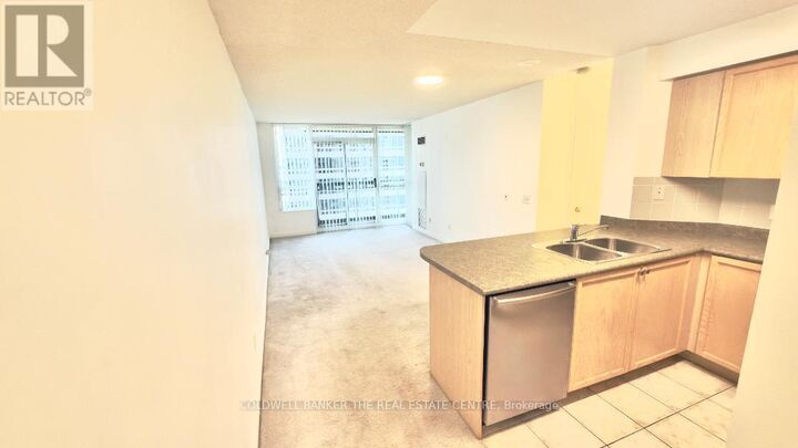 Property Photo: 18 Parkview Avenue East 1616 ON M2N 7H7