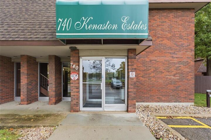 Property Photo: 740 Kenaston Boulevard MB R3N 1Y3