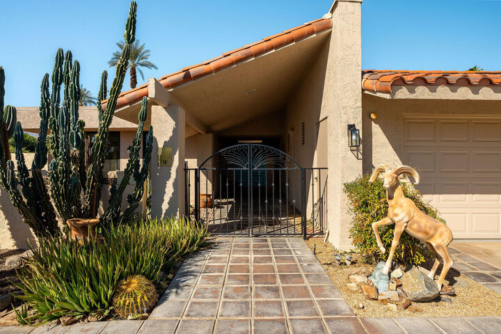 Property Photo: 9 Swarthmore Court CA 92270