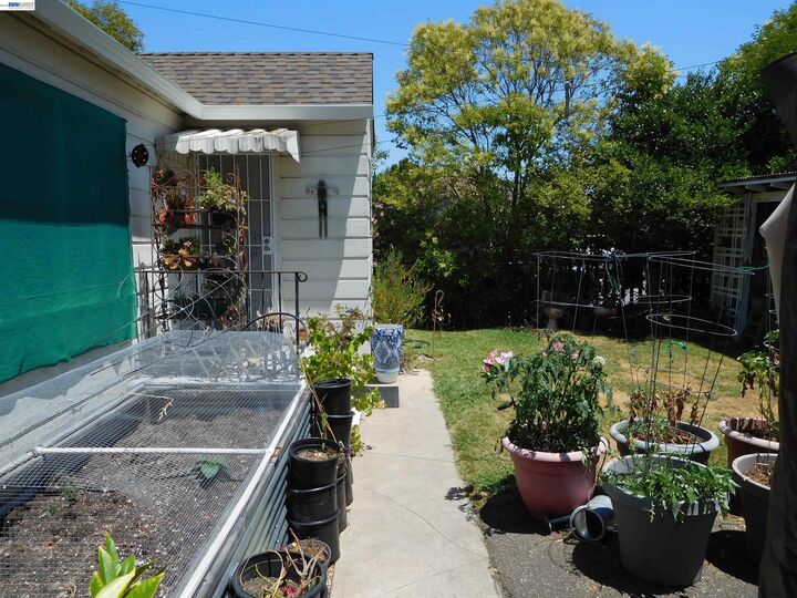 Property Photo:  3257 Somerset Ave  CA 94546 