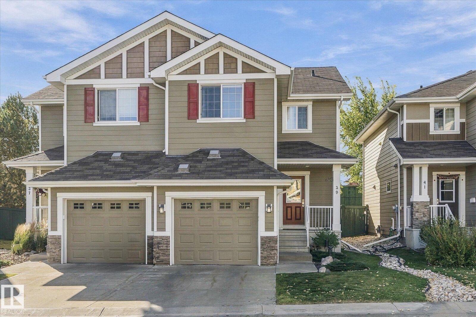 Property Photo:  219 Charlotte Way 39  AB T8H 0T3 