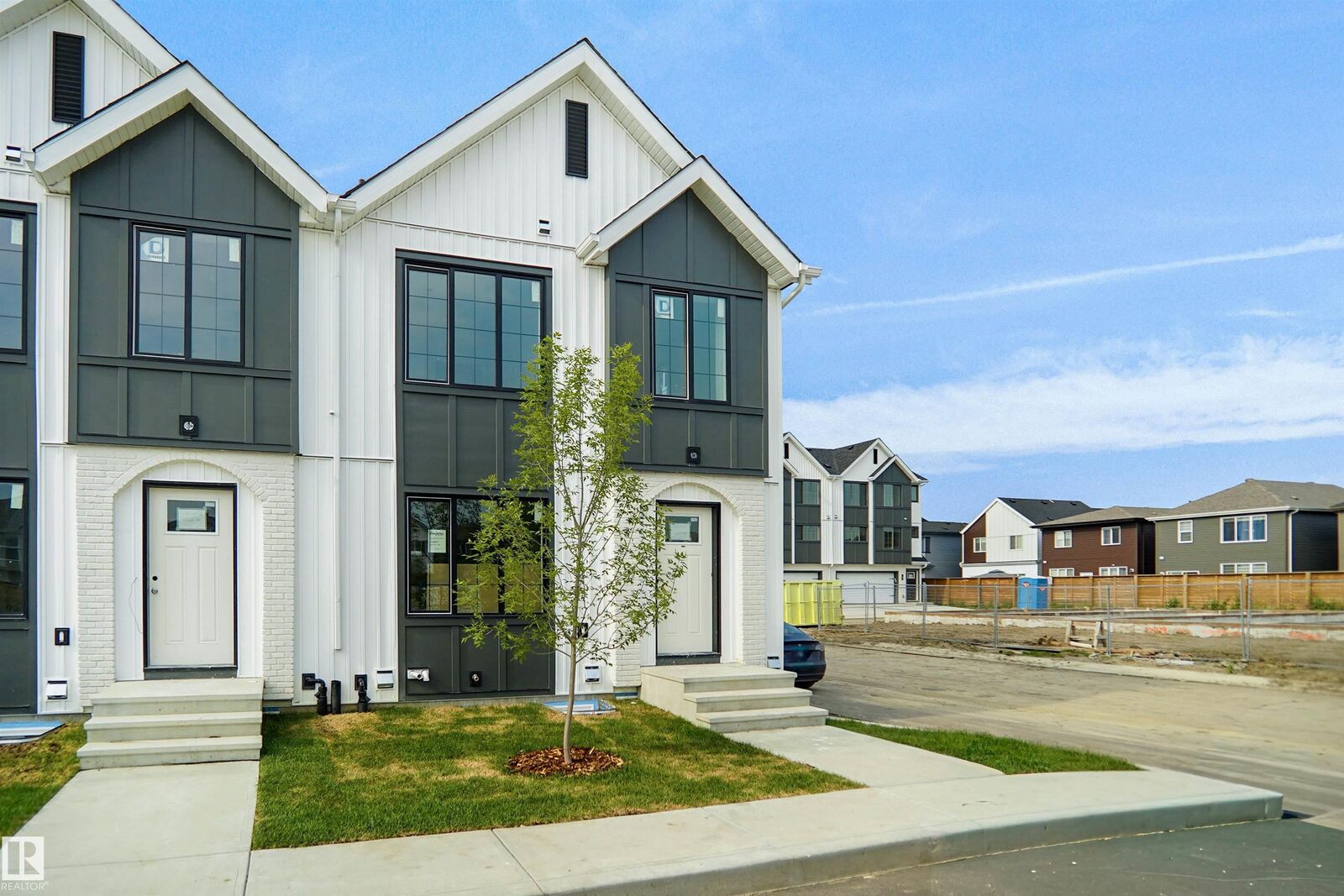Property Photo:  17319 5 Street NE 32  AB T5Y 4G2 