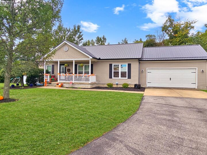Property Photo:  122 Trent Ct  OH 43410 