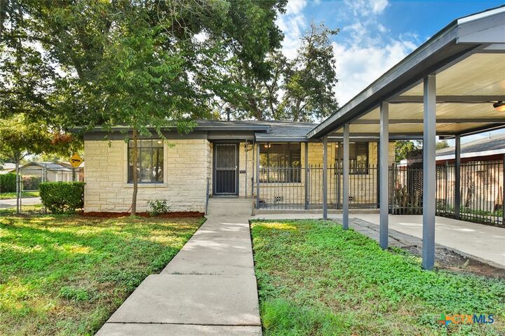 Property Photo:  350 Cosgrove Street  TX 78210 