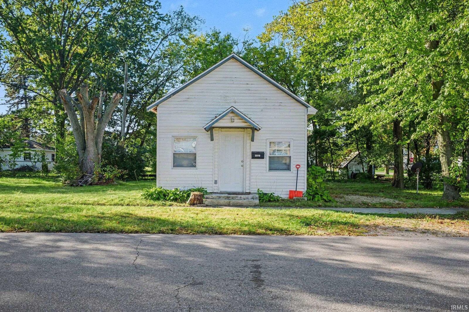 Property Photo:  1221 W Wolf Avenue  IN 46516-2236 