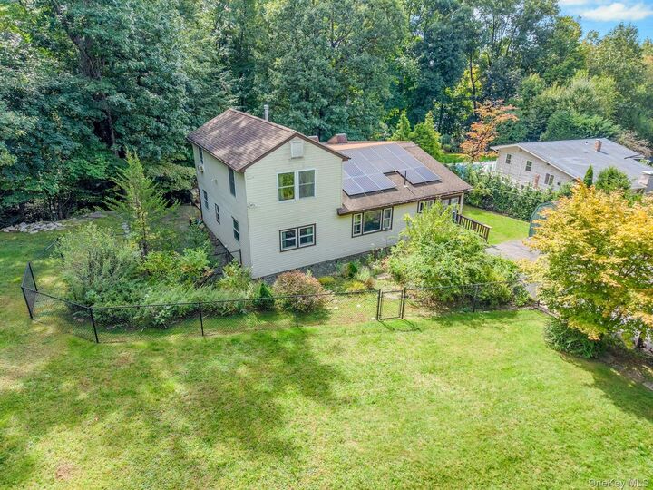 Property Photo:  30 N Strawberry Hill Lane N  NY 10994 