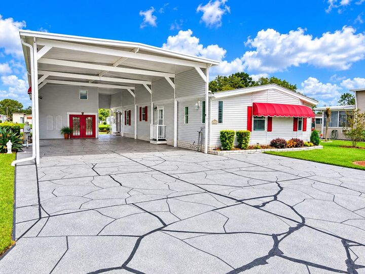 Property Photo:  5214 Island View Circle N  FL 33868 