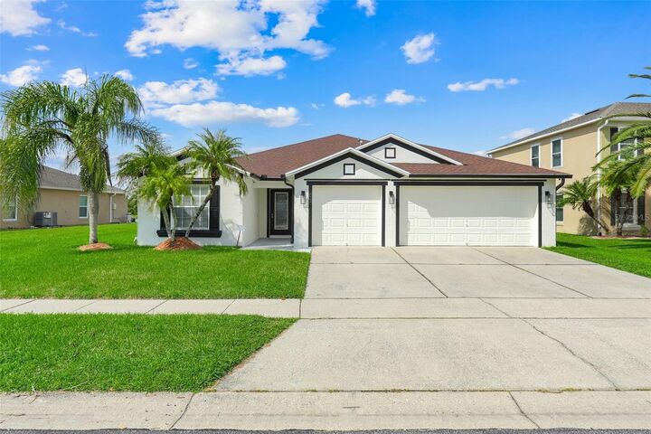 Property Photo: 831 Belhaven Dr FL 32828