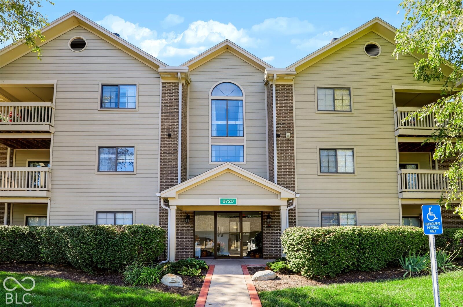 Property Photo: 8720 Yardley Court 200 IN 46268