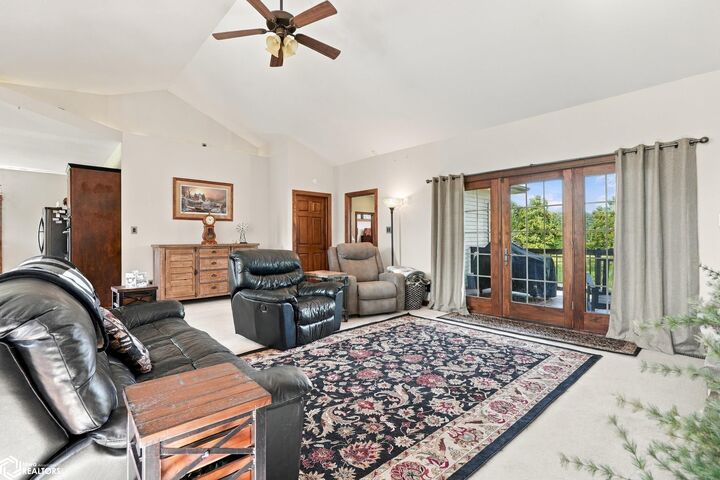 Property Photo: 2631 Salem Road IA 52623