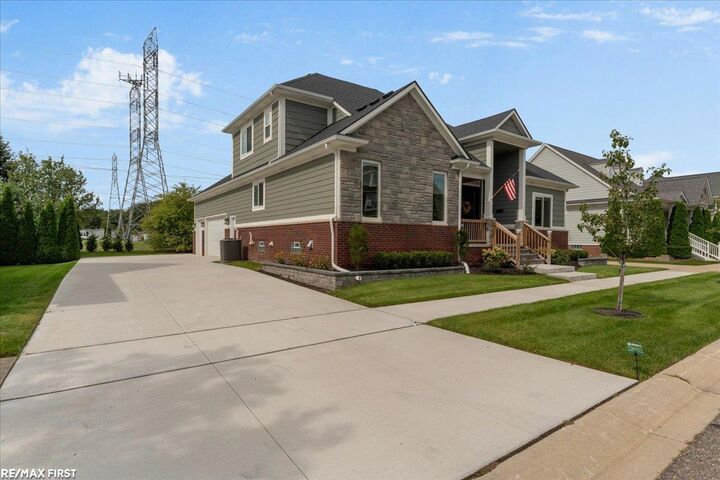 Property Photo:  49345 Golden Park Drive  MI 48315 
