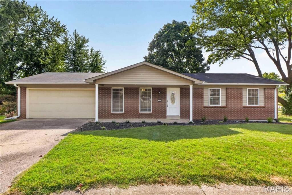 Property Photo: 1008 N Duchesne Drive MO 63301
