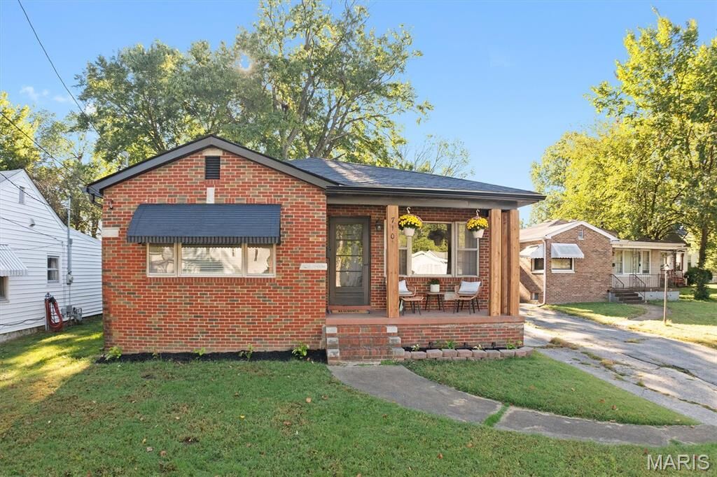 Property Photo:  710 N Keebler Avenue  IL 62234 