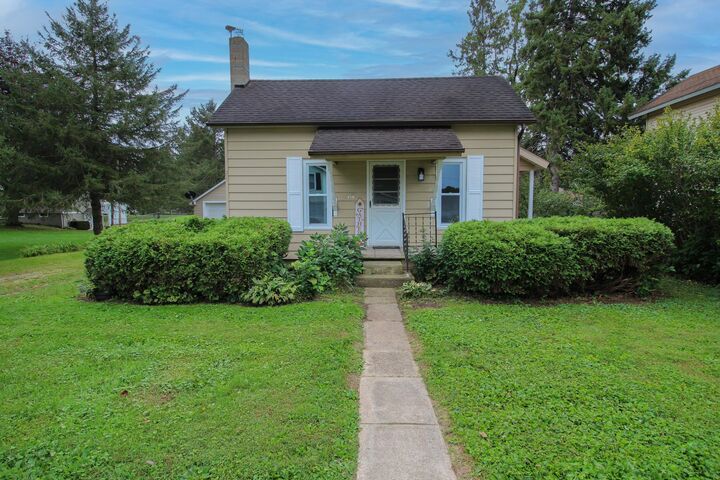 Property Photo:  418 E Arbor Street E  MI 49067 
