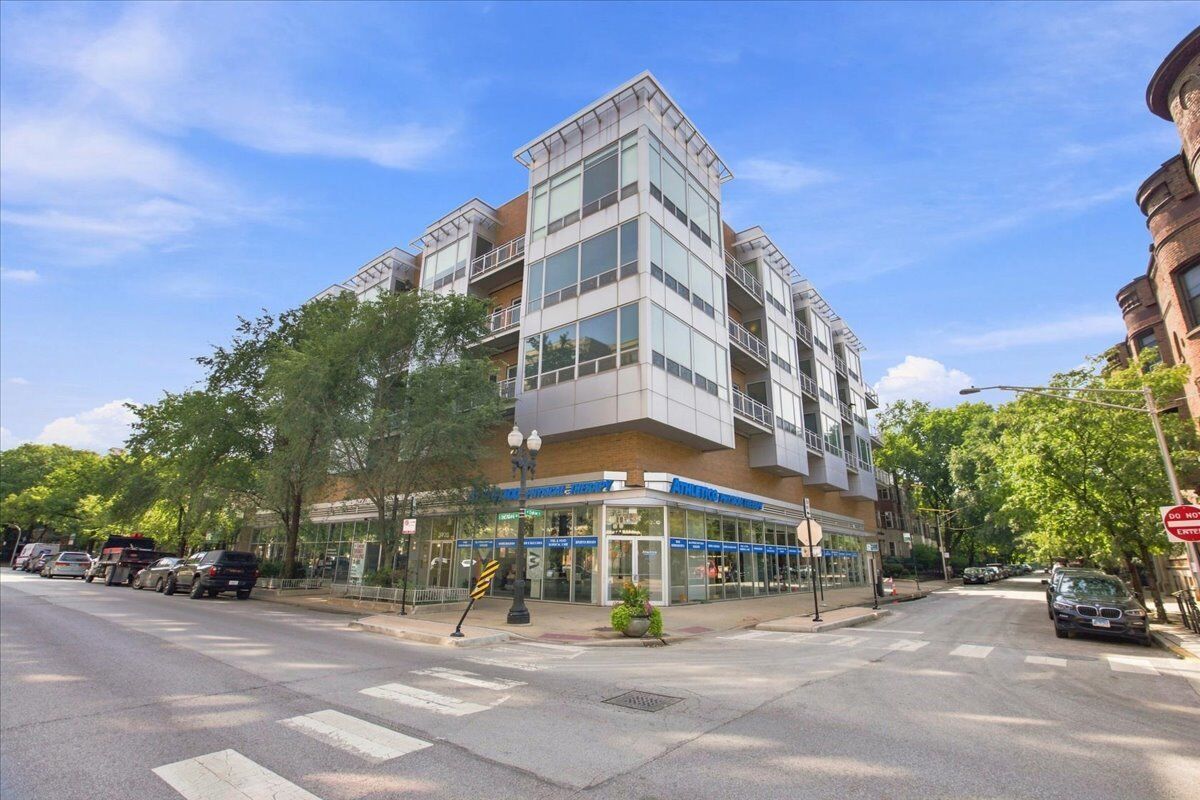 Property Photo: 3920 N Sheridan Road 504 IL 60613