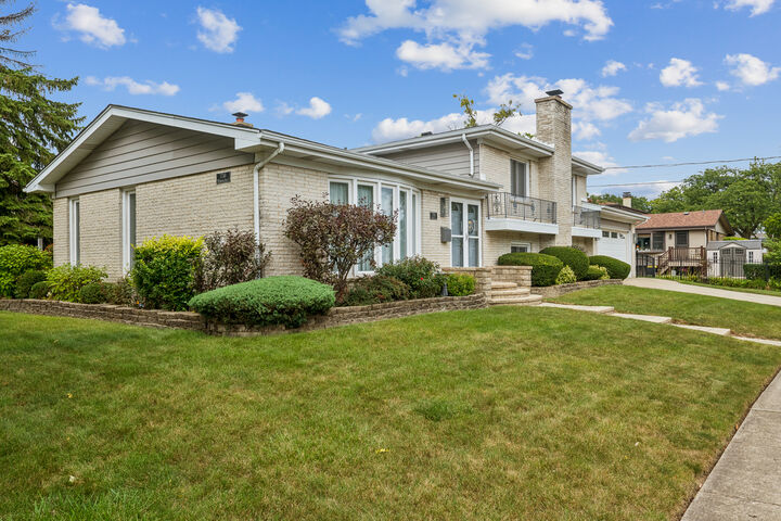 Property Photo:  7730 Arcadia Street  IL 60053 