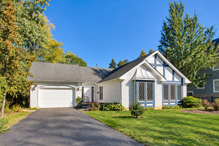 Property Photo:  911 Glenwood Lane  IL 60025 