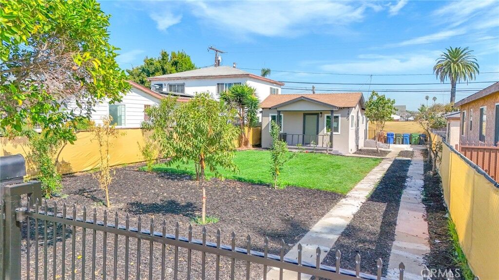 Property Photo:  1433 W 96th  CA 90047 
