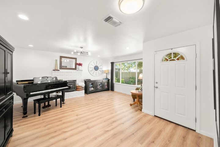 Property Photo: 5112 Kovanda Avenue CA 95608