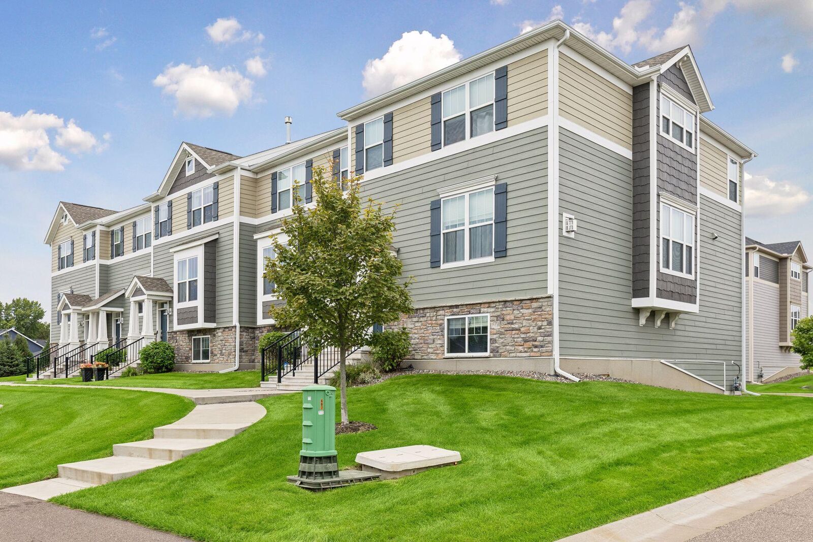 Property Photo:  6957 W Locke Pointe Drive NE  MN 55432 
