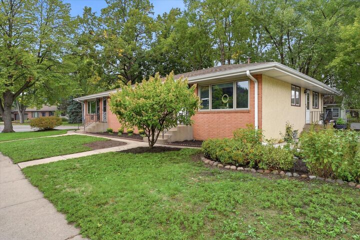 Property Photo:  625-627 Summer Street NE  MN 55413 