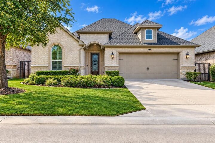 Property Photo:  736 Fostery King Place  TX 76248 