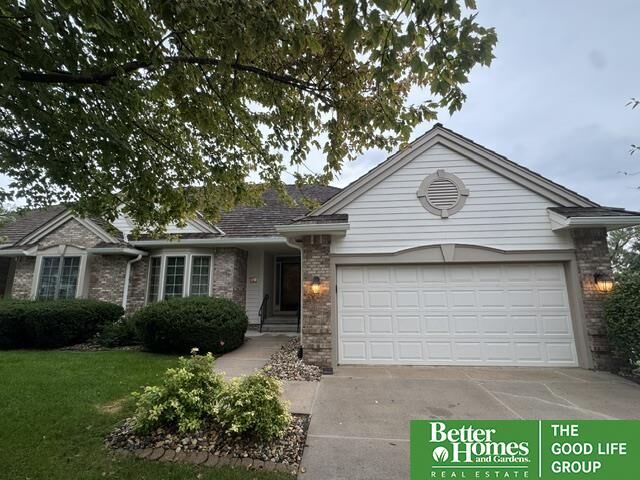 Property Photo:  4 Norwood Court  IA 51503 