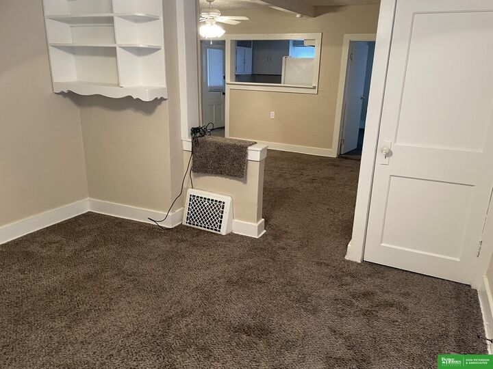Property Photo:  1321 E 6th Street  NE 68025 
