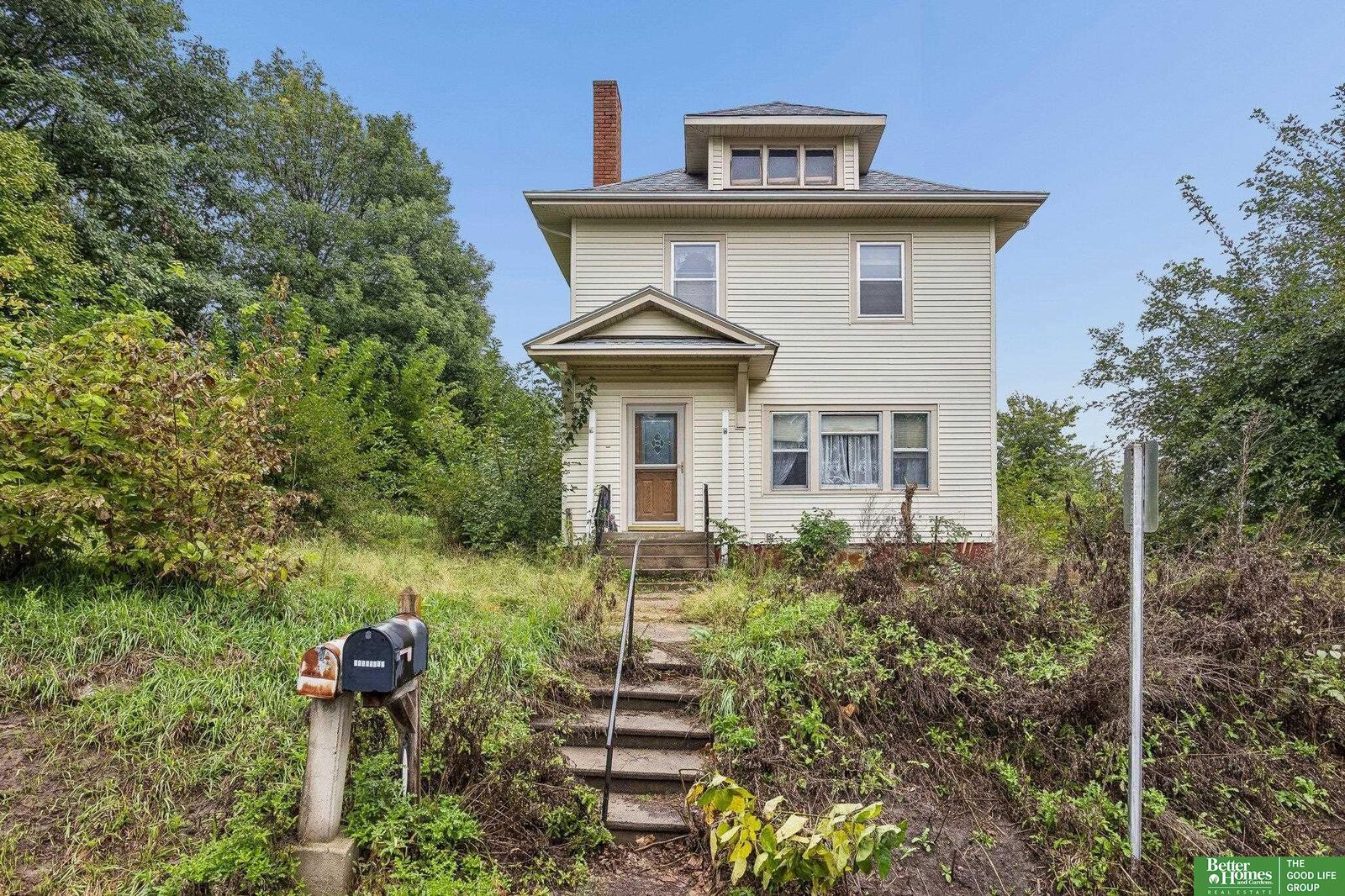 Property Photo: 109 S Davis Avenue NE 68045