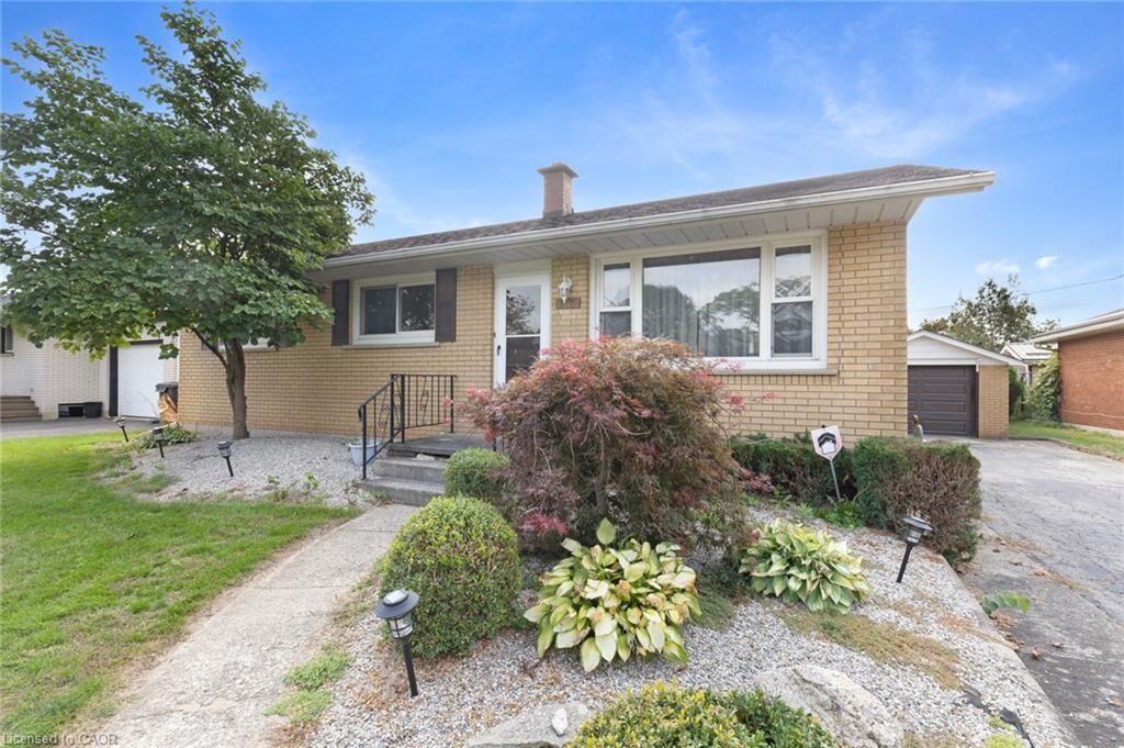 Property Photo:  128 First Avenue  ON N4B 1G3 