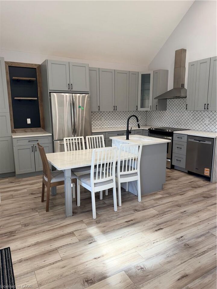 Property Photo:  411 Paling Avenue Upper  ON L8H 5K3 