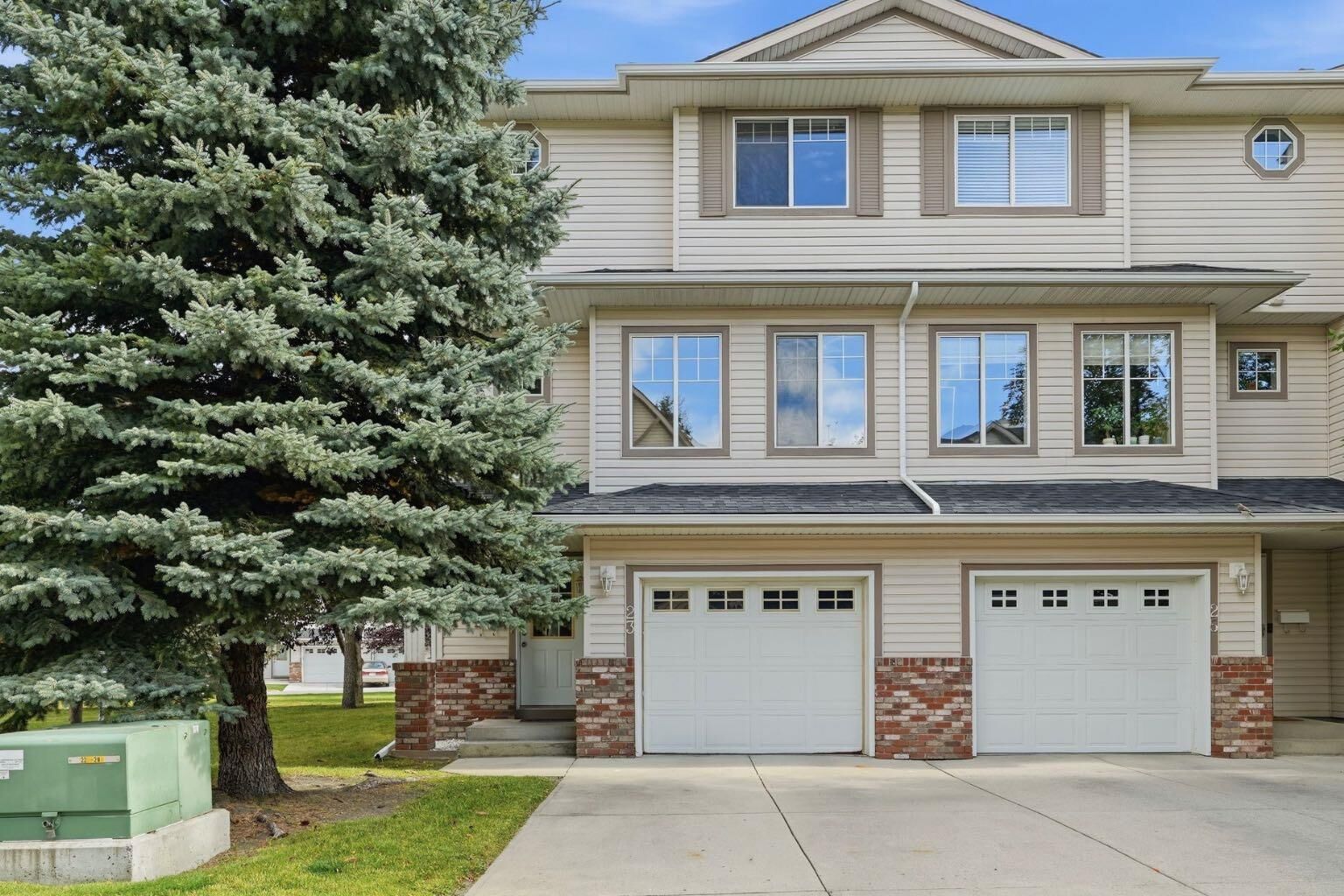 Property Photo: 23 Country Hills Cove NW AB T3K 5G7