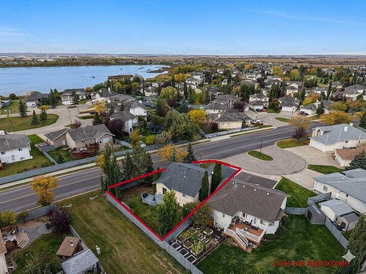 Property Photo:  9117 Crystal Lake Drive  AB T8X 1J3 