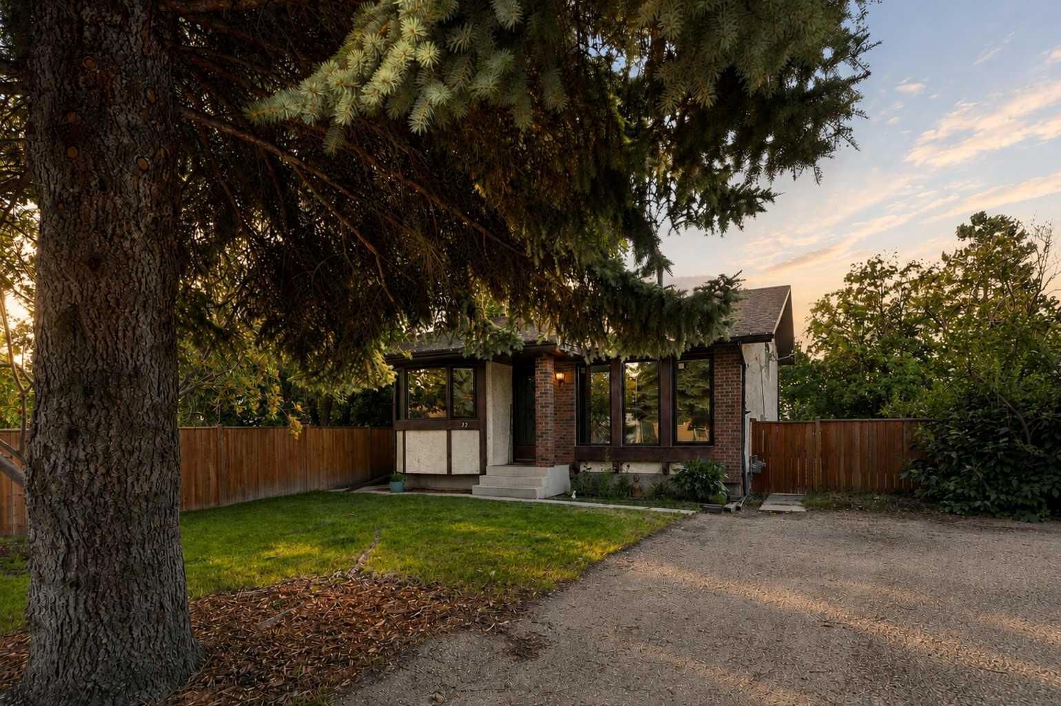 Property Photo:  13 Spruce Drive  AB T4L 1V2 