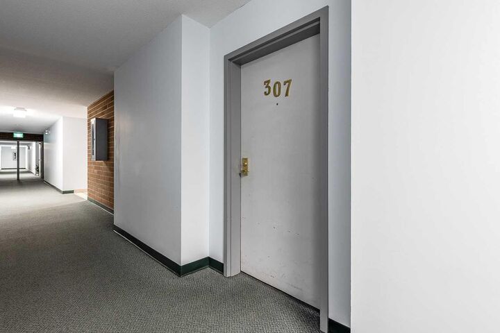 Property Photo: 3090 15 Avenue SE 307 AB T1B 3Z3