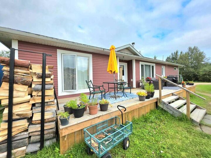 Property Photo:  6 8 Street  AB T0G 2A0 