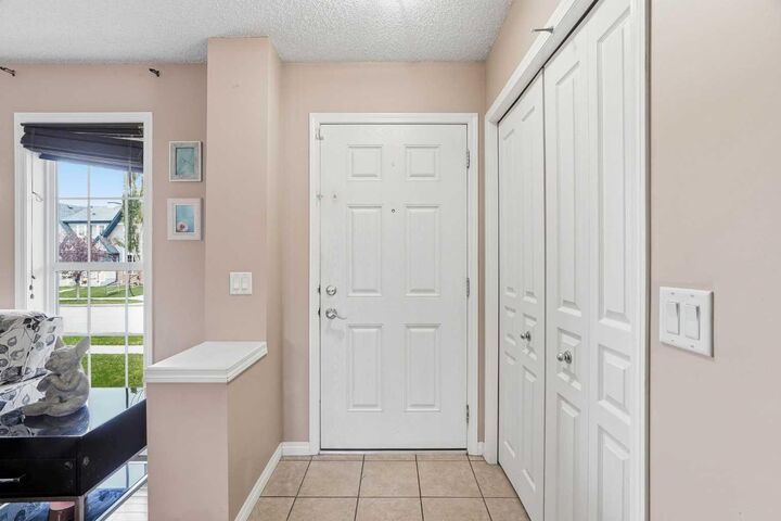 Property Photo:  71 Elgin Meadows Garden SE  AB T2Z 0M2 