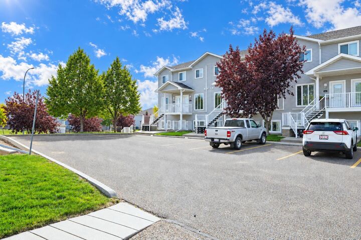 Property Photo:  350 Northlands Pointe NE  AB T1C 0C1 