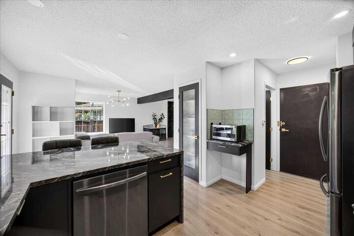 Property Photo:  1705 Patterson View SW  AB T3H 3J9 
