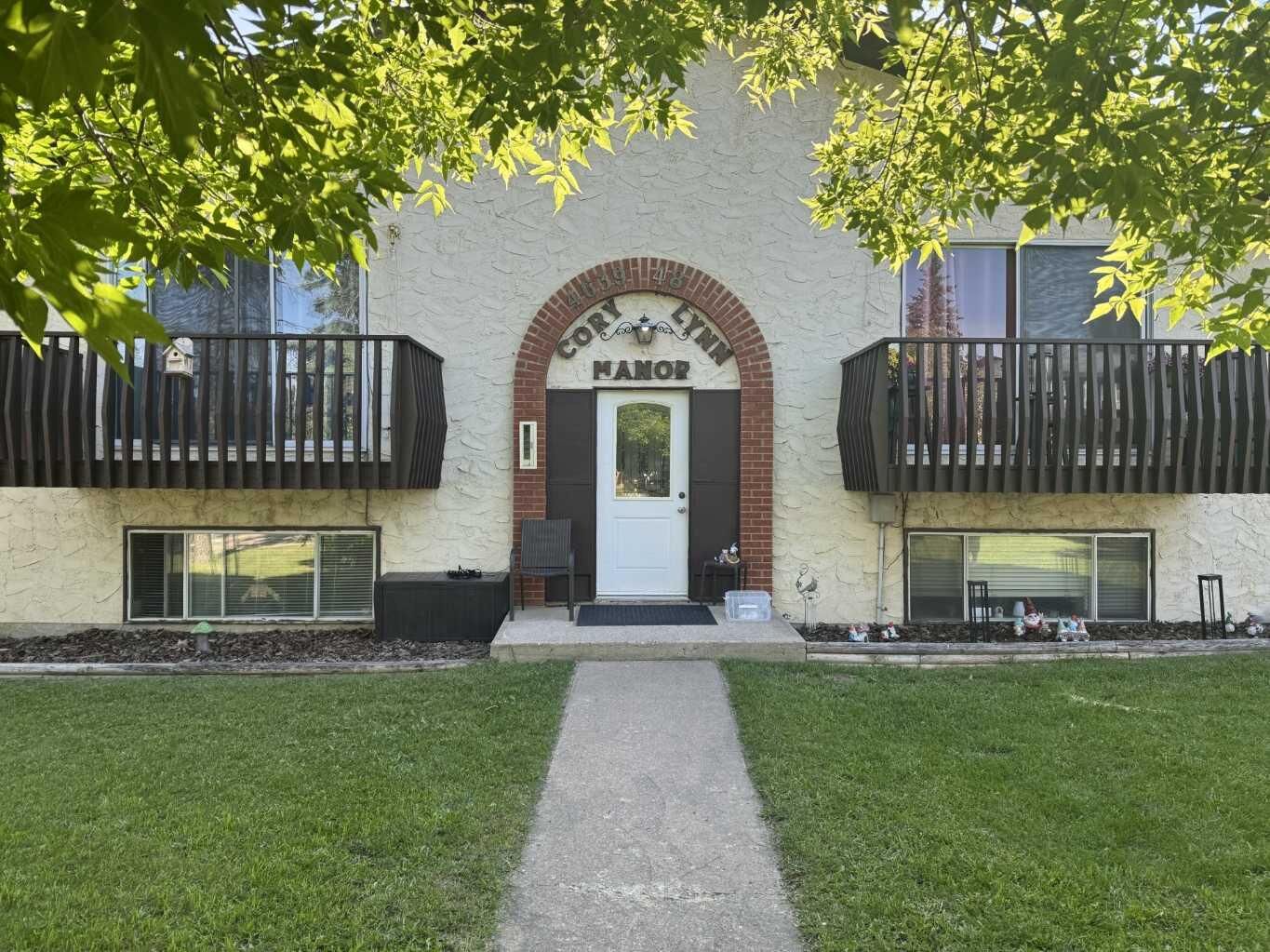Property Photo:  4639 48 Street  AB T4S 1L4 